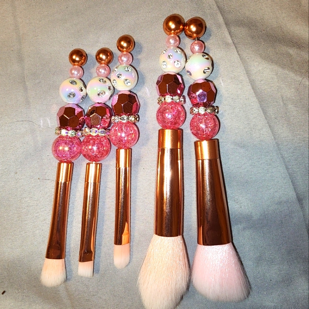 Beaded makeup brush set